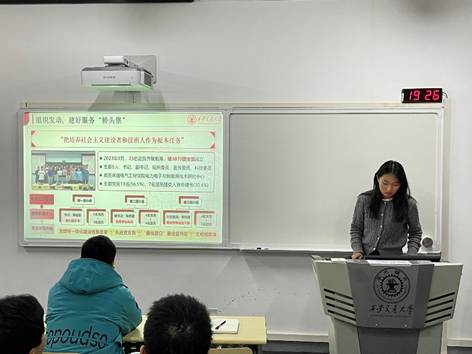 电脑前的人们 AI 生成的内容可能不正确。